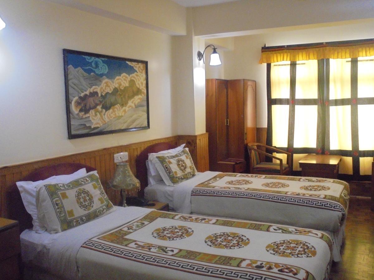 Hotel Tibet Гангток Екстериор снимка